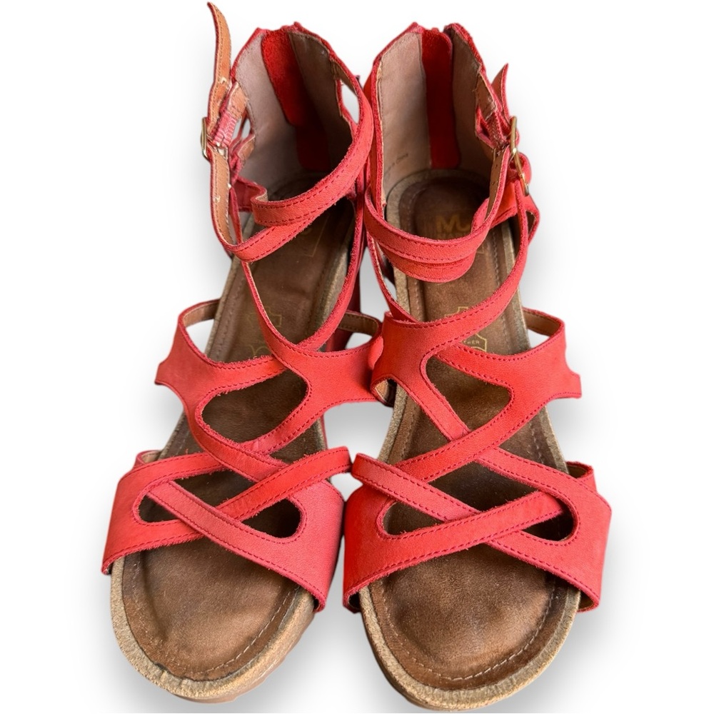 Mark Jenkins Marquis Leather Wedge Sandals in Coral size 7/37